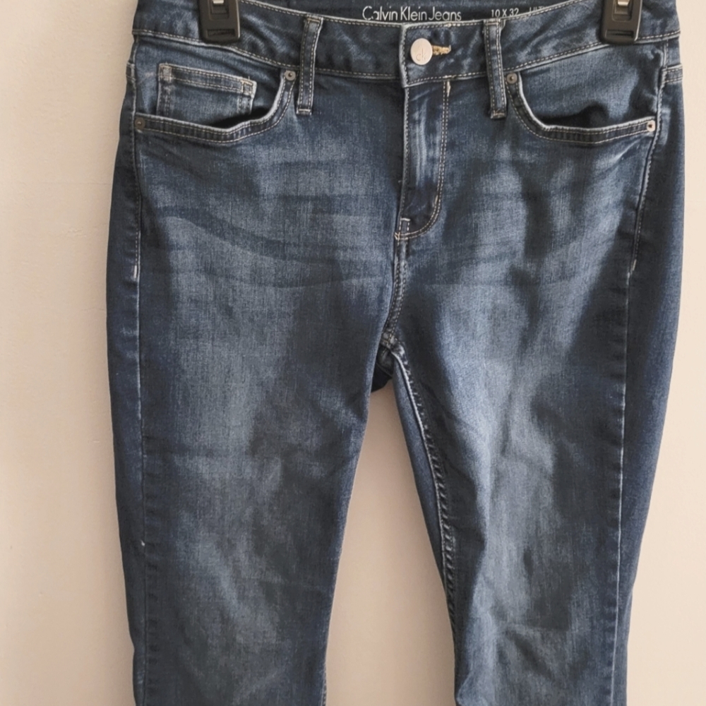 Womens Calvin Klein gently worn 10 X 32 Ultimate Skinny straight leg jeans.
